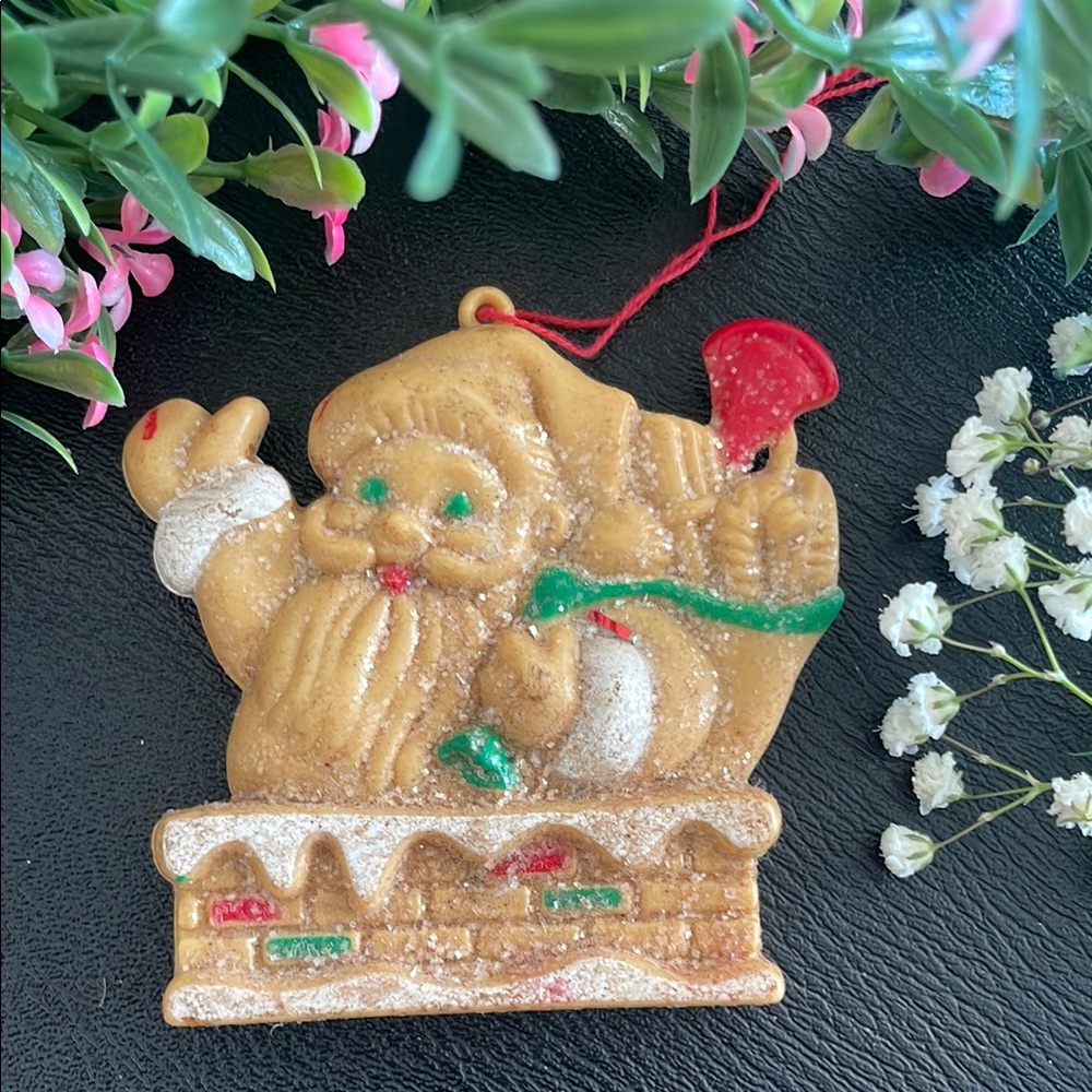 Vintage Santa Claus Holiday Ornament - Poly Resin